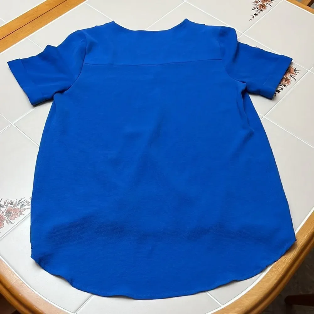 ButtonsāShortāSleeveĀ Blouseā - Picture 3 of 3